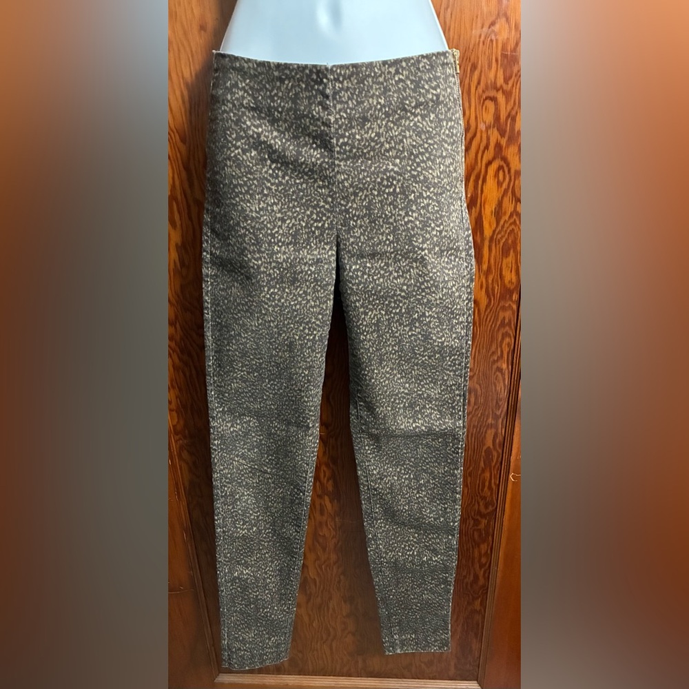 H & M Printed Pants With Zip Closure Sz 4